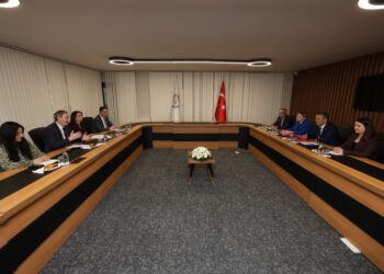 Civîna di navbera DEM Partî û CHPê de dest pê kir