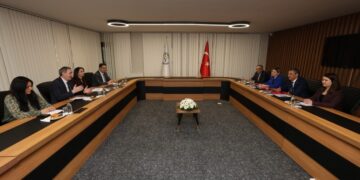 Civîna di navbera DEM Partî û CHPê de dest pê kir