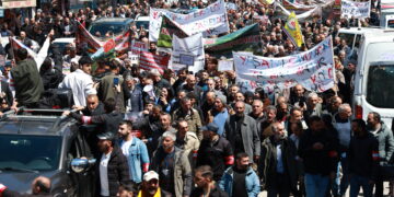 Li Kanîreşê mîtînga ‘Doz û Jiyanê’: Gel dê destûrê nede talankirina qadên jiyanê