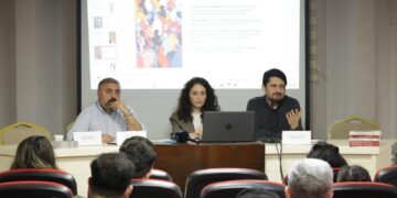 Baroya Îzmîrê li ser girîngiya zimanê zikmakî panel li dar xist