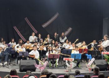 Koroyê Perperikê Usarî yê domanan konser da şarê Dêrsimî