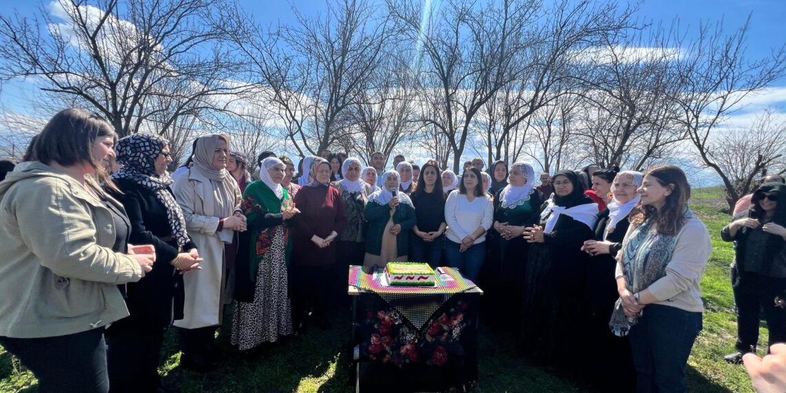 Li Êlihê rojbûna Abdullah Ocalan bi çandina daran hate pîrozkirin