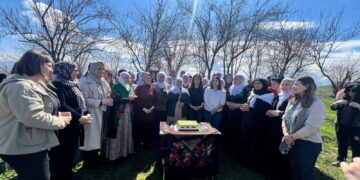 Li Êlihê rojbûna Abdullah Ocalan bi çandina daran hate pîrozkirin