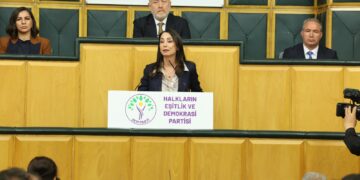 Tulay Hatîmogullari: Desthilat ji bo pêvajoyê bi helwestek tirsonek radibe