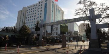 Piştî 5 salan ‘doza tazmînatê’: Dadgehê gefa girtinê li malbatan xwar