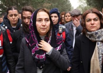 Fîgen Yuksekdag tevlî merasîma cenazeyê birayê xwe bû