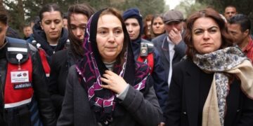 Fîgen Yuksekdag tevlî merasîma cenazeyê birayê xwe bû