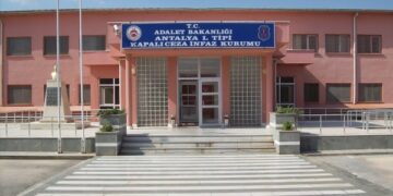 Daxwazên her sê girtiyên di greva birçîbûnê de bûn hate qebûlkirin