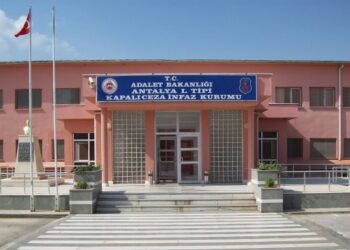 Daxwazên her sê girtiyên di greva birçîbûnê de bûn hate qebûlkirin
