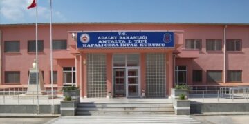 Daxwazên her sê girtiyên di greva birçîbûnê de bûn hate qebûlkirin