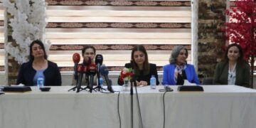 Îlham Ehmed li ser rewşa dîlgirtiyan û rola jinan hevdîtin kir