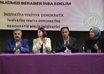 Înîsiyatîfa Yekîtîyê li Îzmîrê bi gel re civiya: Sîwana Kurdistanî çareserî ye