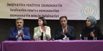 Înîsiyatîfa Yekîtîyê li Îzmîrê bi gel re civiya: Sîwana Kurdistanî çareserî ye