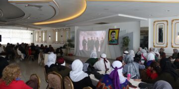 Li Îzmirê şahiya 4ê Nîsanê: Divê em Serokatiyê bijîn û bidin jiyîn