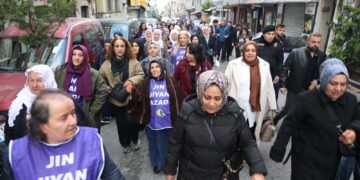 Jin ji Stenbolê ber bi Gemlikê ve bi rê ketin