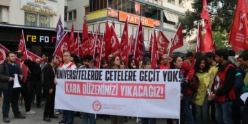 Xwendekarên Zanîngeha Egeyê: Em ê pergala çeteyan hilweşînin