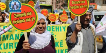 ‘Demokratîkbûna’ saziyên Îzmîrê li Kurdî qelibî