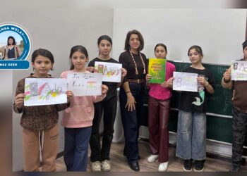 Gund bi gund û bajar bi bajar digere û dersa Kurdî dide HATE NÛKIRIN