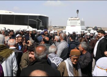 Reya verên a ke wesayîtê polîsan de ‘Birêz Ocalan’ yeno vatene