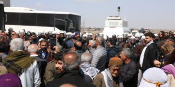 Reya verên a ke wesayîtê polîsan de ‘Birêz Ocalan’ yeno vatene