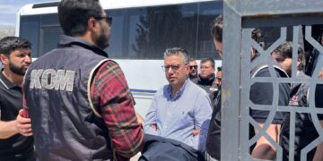 Qeyim û şaredarê AKPê yê berê ji ‘gendeliyê’ hate girtin