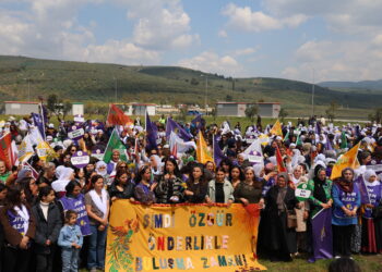 Li Gemlîkê piştî meşê daxuyanî hate dayîn