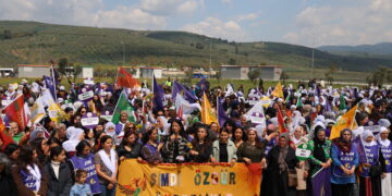 Li Gemlîkê piştî meşê daxuyanî hate dayîn