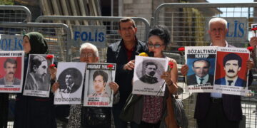 Dayikên Şemiyê li aqûbeta rewşenbîrên Ermen ên winda pirsîn