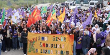 Li Gemlîkê piştî meşê daxuyanî hate dayîn