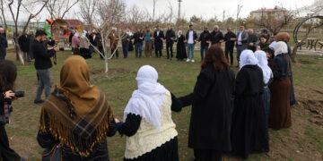 Li Wanê bi stranan şitlên ji bo 4ê Nîsanê hatin çandin