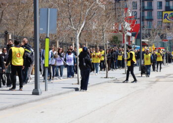 Ji bo ‘Perwerdehiya bêtundî’ çalakiya zincîra mirovan pêk anîn