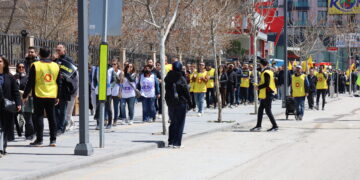 Ji bo ‘Perwerdehiya bêtundî’ çalakiya zincîra mirovan pêk anîn