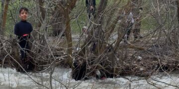 Zarokê 8 salî ê ketiyê çem winda bû