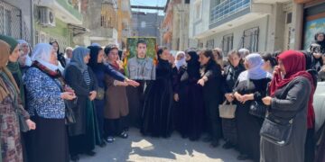 Taziyeya endamê HPGê Akyuz bi girseyî hate ziyaretkirin