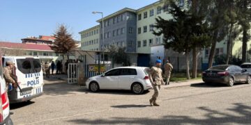 Di êrişê li ser dibistanê de 16 kes birîndar bûn