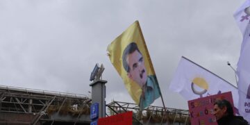 Di pîrozbahiyên 1ê Gulanê de wêneyên Abdullah Ocalan hatin vekirin