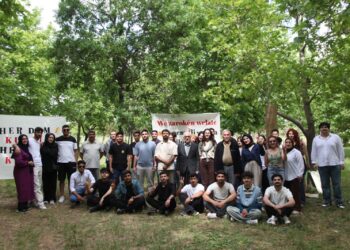 Xwendekarên Îzmîrê Cejna Zimanê Kurdî pîroz kir