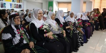 Li Îzmirê ‘Şehîdên Meha Gulanê’ hatin bîranîn