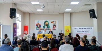 Egîtîm Sen a Îzmîrê Cejna Zimanê Kurdî pîroz kir 