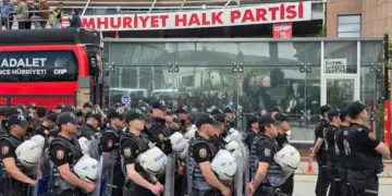Dorpeçê Merkezê Pêroyî yê CHP’yî dewam keno