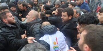 Kadikoy de tewr tay 5 kesî ameyê destbendkerdene