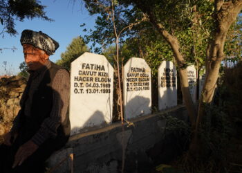 Komkujiyek bikeser: Tevî sebîyek 8 rojî malbatek qetil kirin
