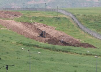 Tirkîya sînorê Rojava ser o xendekan kenena