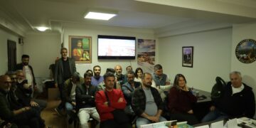 Li Îzmîrê wêje û helbesta Kurdî hat nîqaşkirin