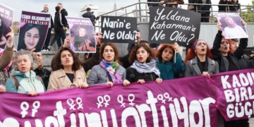 Li Stenbolê çalakiya jinan: Em ê dengê hev bilind bikin