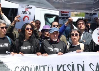 ‘Kê kujerê Hakan Tosûn diparêze?’