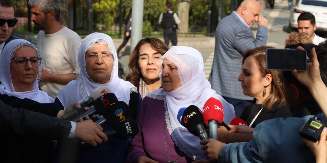 Dayikên Aştiyê ji bo hevdîtina bi Abdullah Ocalan re serî li wezaretê dan