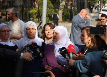 Dayikên Aştiyê ji bo hevdîtina bi Abdullah Ocalan re serî li wezaretê dan