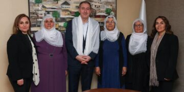 Dayikên Aştiyê bi Tuncer Bakirhan re hevdîtin pêkanîn