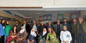 Li Hezroyê bernameya dengbêjî û helbestan hat lidarxistin
